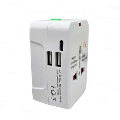 adaptador universal viajero con usb-c con logo | loguideas merchandising Adaptador Universal Viajero con USB-C con logo
